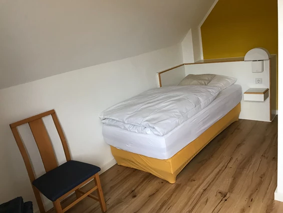 MonteurZimmer: https://images.monteurzimmer.de/08c97301a1/xl/69e17cf5-e18e-4e58-b29e-9e9541095732.jpg - Großes Haus mit eigenem Parkplatz für 7 Personen