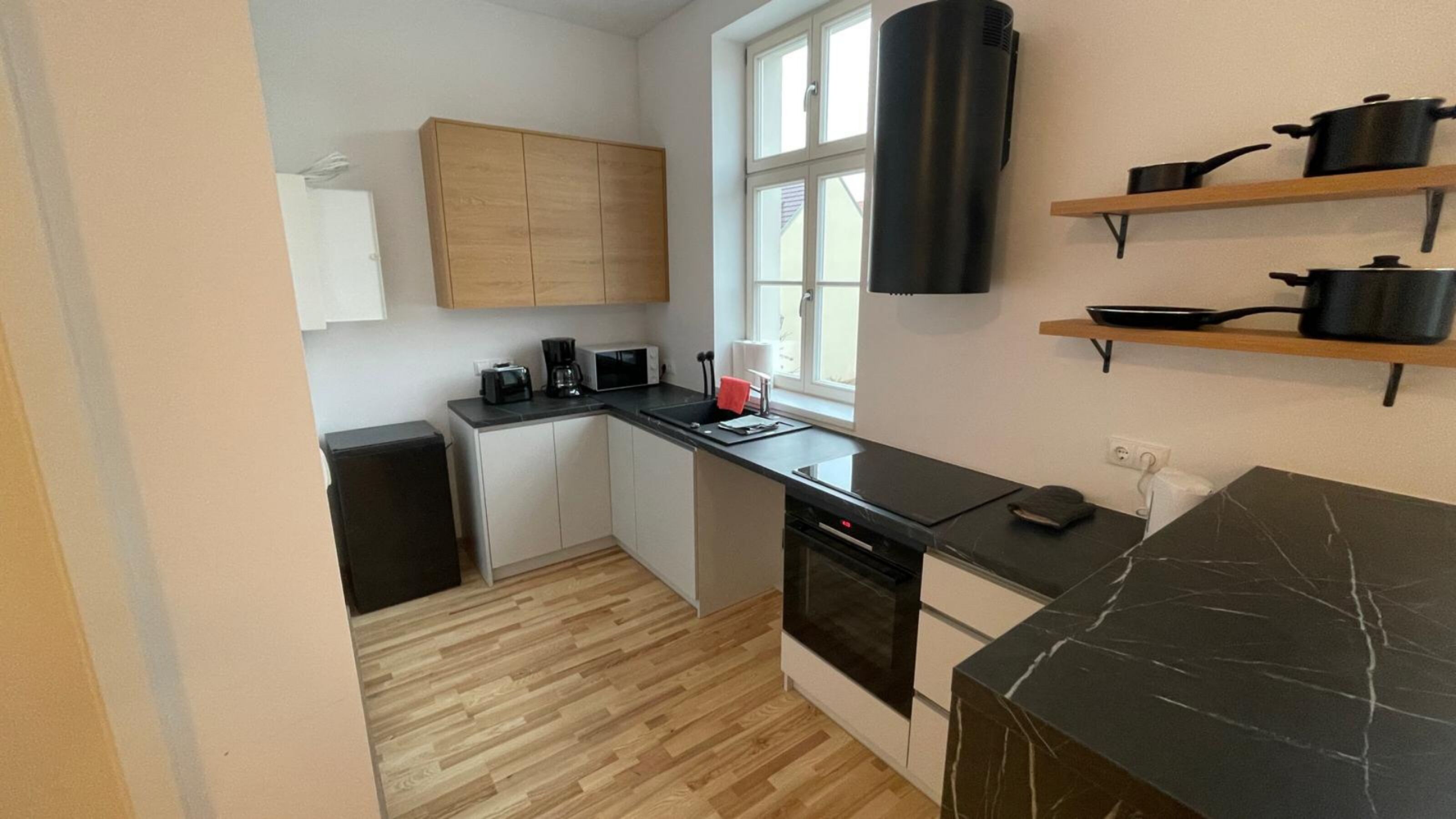 Monteur-Zimmer - Sachsen-Anhalt - https://images.monteurzimmer.de/703b8d71e8/xl/af3ec5ea-37e0-43c3-ad8f-2940b9856bfd.jpg - TOMASZ-LIVING in LEIPZIG / über 300+ Einzelbetten