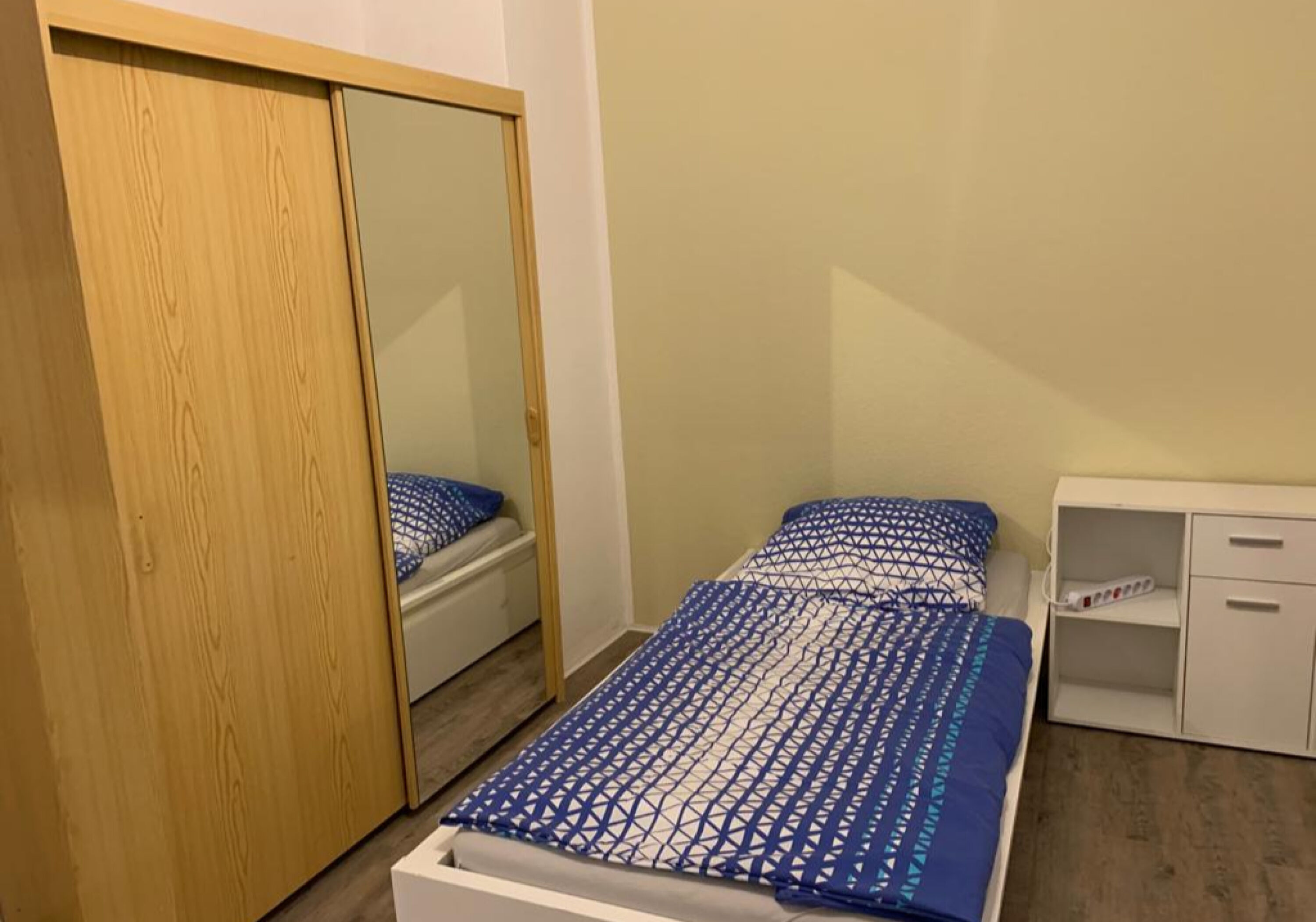 Monteur-Zimmer - https://images.monteurzimmer.de/ac407539e4/xl/92158c0a-6f39-4229-89da-f5645ecb6f6e.jpg - möblierte Monteursunterkünfte