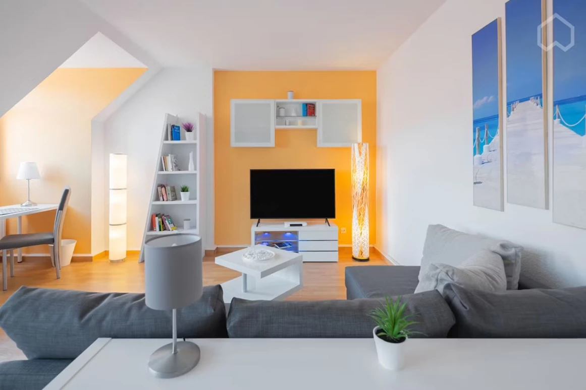 MonteurZimmer: Zentrumsnahes, helles Apartment