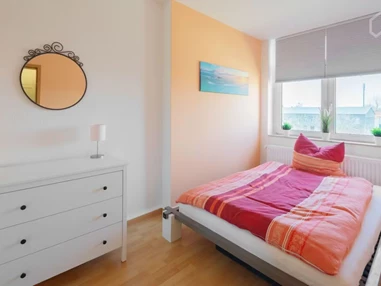 MonteurZimmer: Zentrumsnahes, helles Apartment