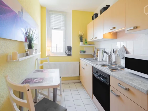 MonteurZimmer: Zentrumsnahes, helles Apartment