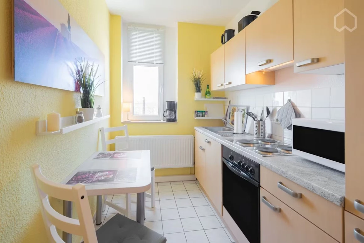 MonteurZimmer: Zentrumsnahes, helles Apartment