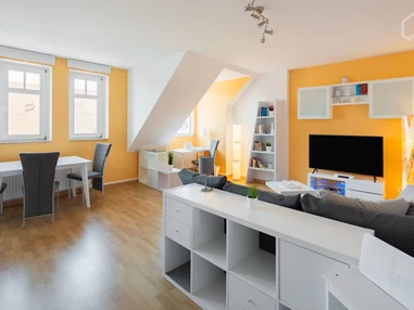 MonteurZimmer: https://images.monteurzimmer.de/560523b02b/xl/0fd7bf77-b046-4669-b0cc-8b75b9615848.jpg - Zentrumsnahes, helles Apartment