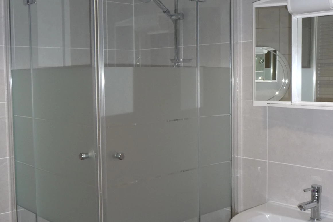 MonteurZimmer: https://images.monteurzimmer.de/5d3c3162c3/xl/ek8q19njepb5czbgbkth9vtnniy1ua2zl0fc.jpg - Monteurzimmer Leipzig mit eigenem WC