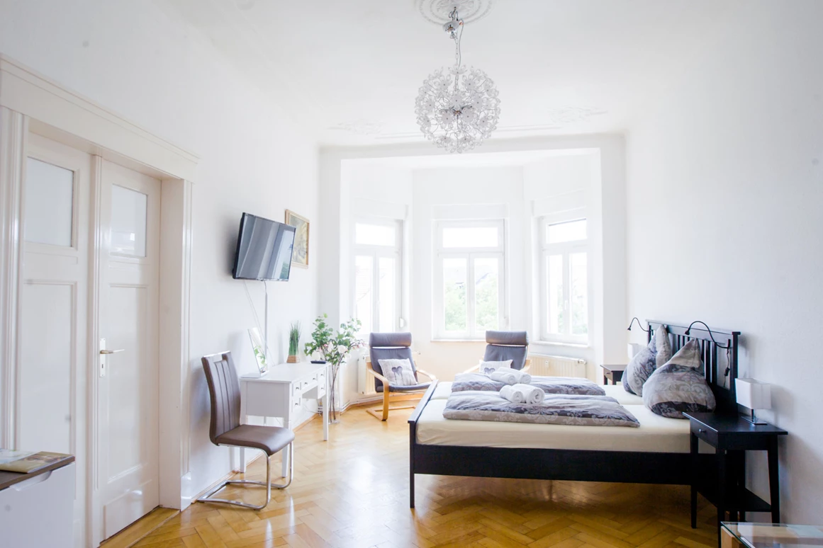 MonteurZimmer: https://images.monteurzimmer.de/1b806f9d36/xl/2bb72150-6376-4cb0-ae79-a83a3a5de019.jpg - City Apartment