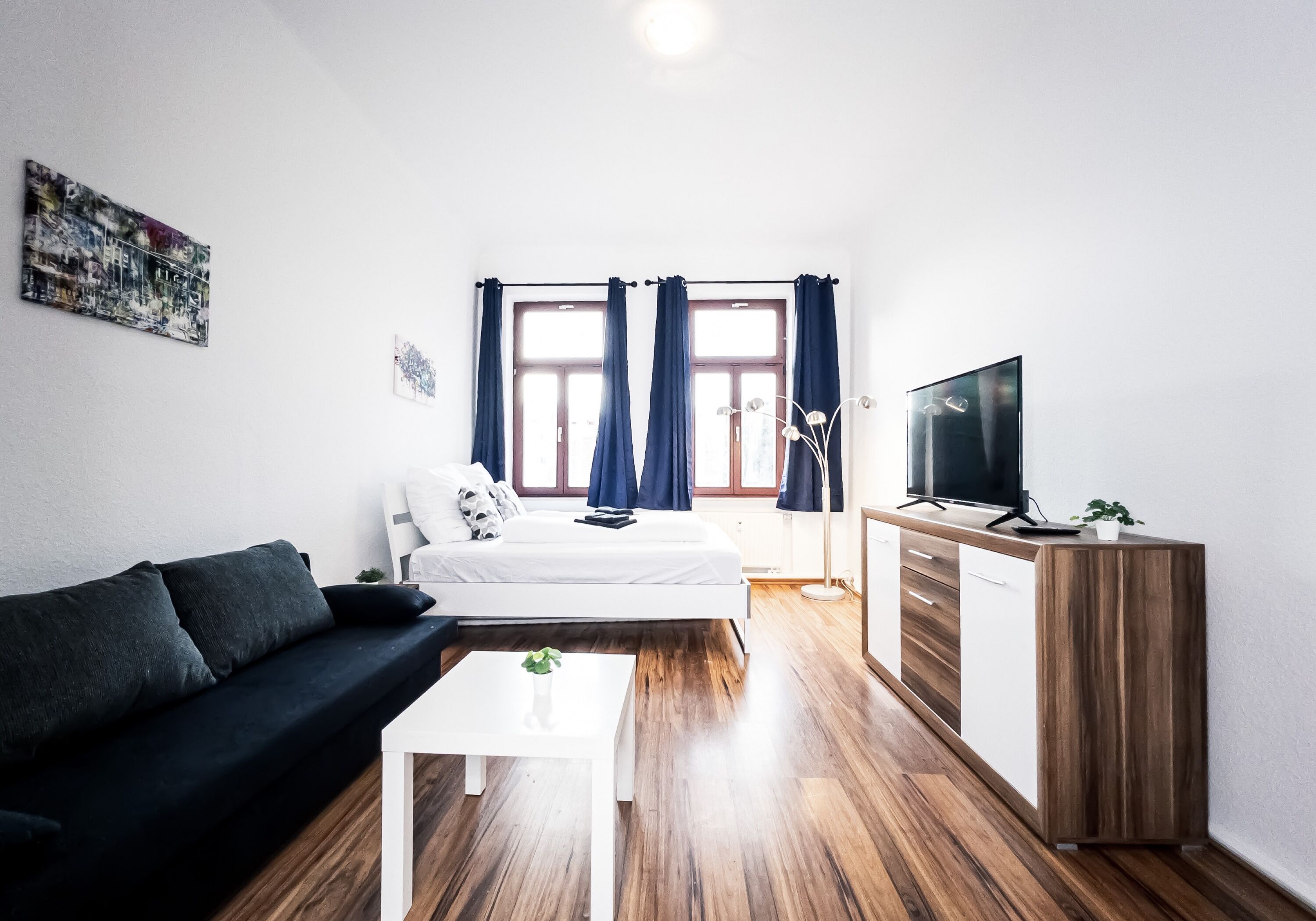Monteur-Zimmer - Zentrale 3 Zimmer Wohnung mit Balkon + 24/7 Service