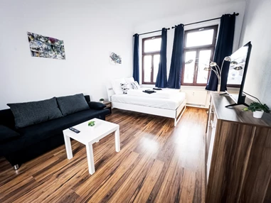 MonteurZimmer: Zentrale 3 Zimmer Wohnung mit Balkon + 24/7 Service