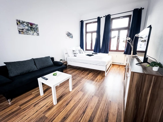 MonteurZimmer: Zentrale 3 Zimmer Wohnung mit Balkon + 24/7 Service