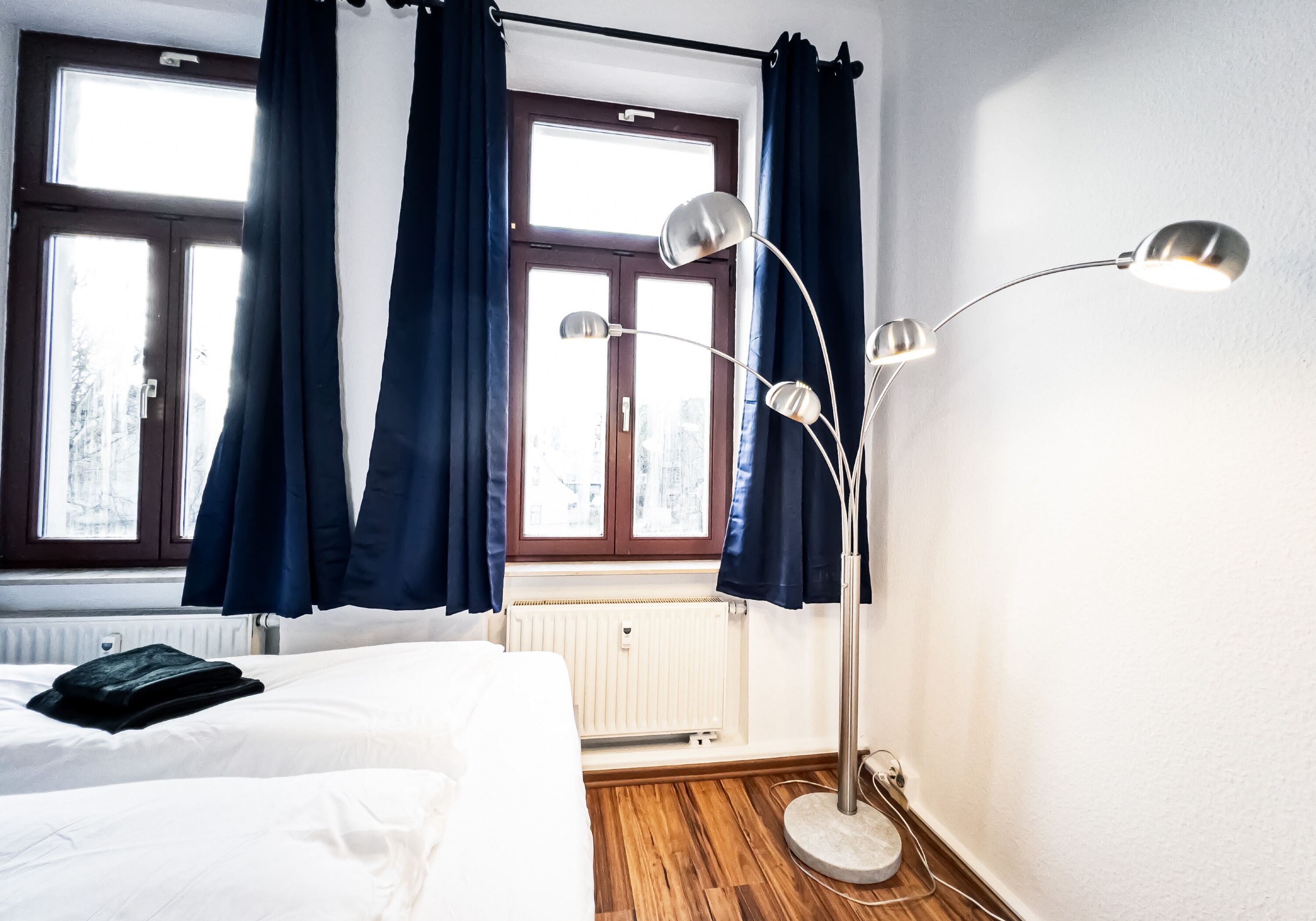Monteur-Zimmer - Zentrale 3 Zimmer Wohnung mit Balkon + 24/7 Service