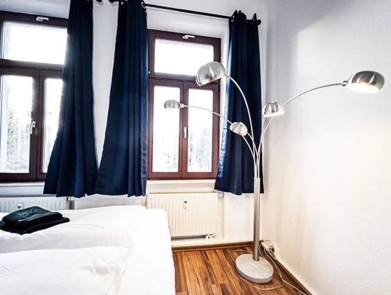 MonteurZimmer: Zentrale 3 Zimmer Wohnung mit Balkon + 24/7 Service