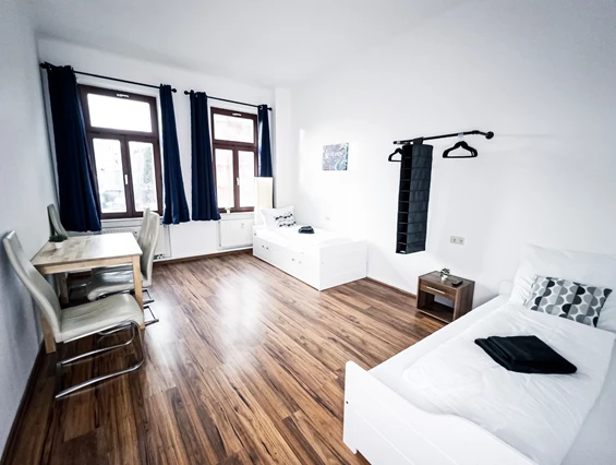 MonteurZimmer: https://images.monteurzimmer.de/5de2aa0393/xl/d9055095-6170-4954-a099-a1f12e5aecfe.jpg - Zentrale 3 Zimmer Wohnung mit Balkon + 24/7 Service