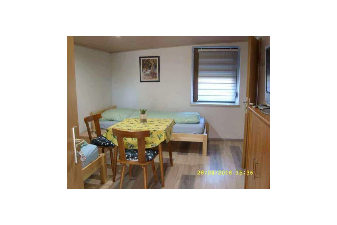 MonteurZimmer: Ferienwohnung Moteurswohnung in 06237 Leuna /OT Rampitz in 06237 Leuna/OT Rampitz