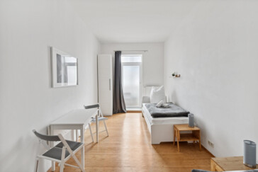 MonteurZimmer: 15 Schlafzimmer Apartmenthaus 3 Wohnungen & Loggia