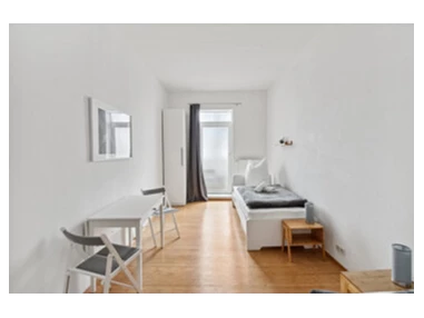 MonteurZimmer: 15 Schlafzimmer Apartmenthaus 3 Wohnungen & Loggia