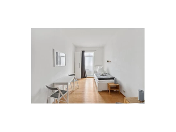 MonteurZimmer: 15 Schlafzimmer Apartmenthaus 3 Wohnungen & Loggia