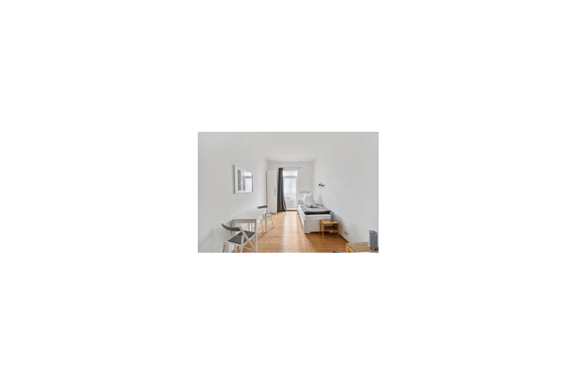 MonteurZimmer: 15 Schlafzimmer Apartmenthaus 3 Wohnungen & Loggia