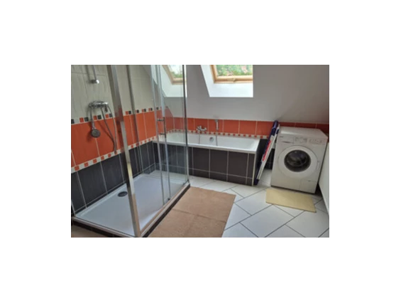 MonteurZimmer: https://mein-monteurzimmer.de/website/var/tmp/image-thumbnails/370000/370747/thumb__housing_item_preview/93f4bcabbac85708143644edc186ca3e.jpeg - modern und liebevoll eingerichtete Monteurunterkunft in einem 3 stöckigen Reihenhaus