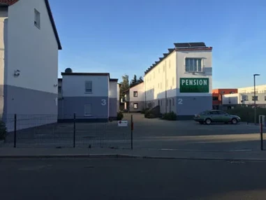MonteurZimmer: Pension Probstheida UG