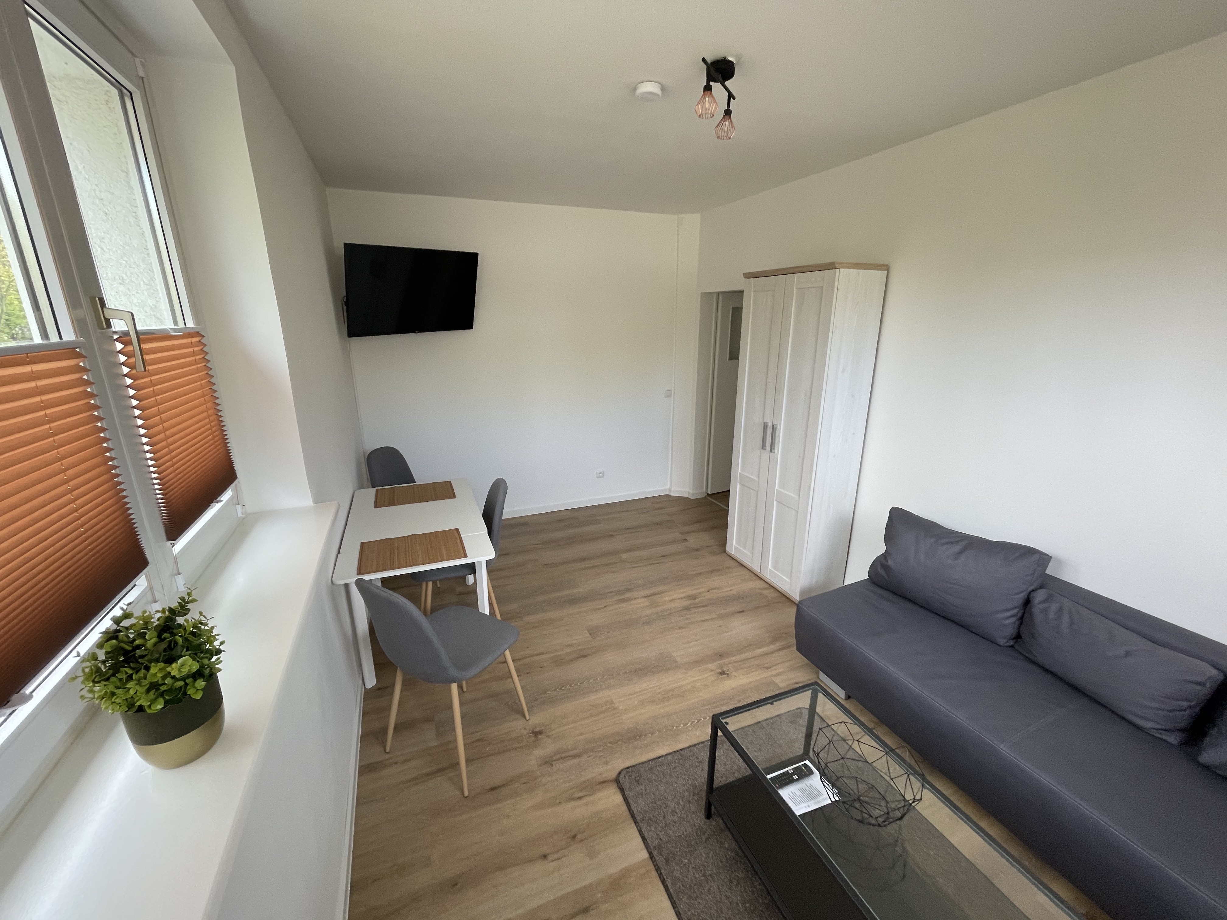 Monteur-Zimmer - Sachsen-Anhalt - Renovierte Unterkünfte Nähe Messe Leipzig 1-9 Personen in 04158 Leipzig