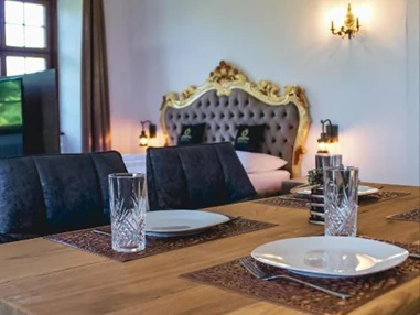 MonteurZimmer: Innviertler Versailles