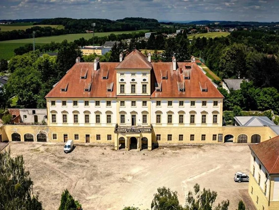 MonteurZimmer: Innviertler Versailles