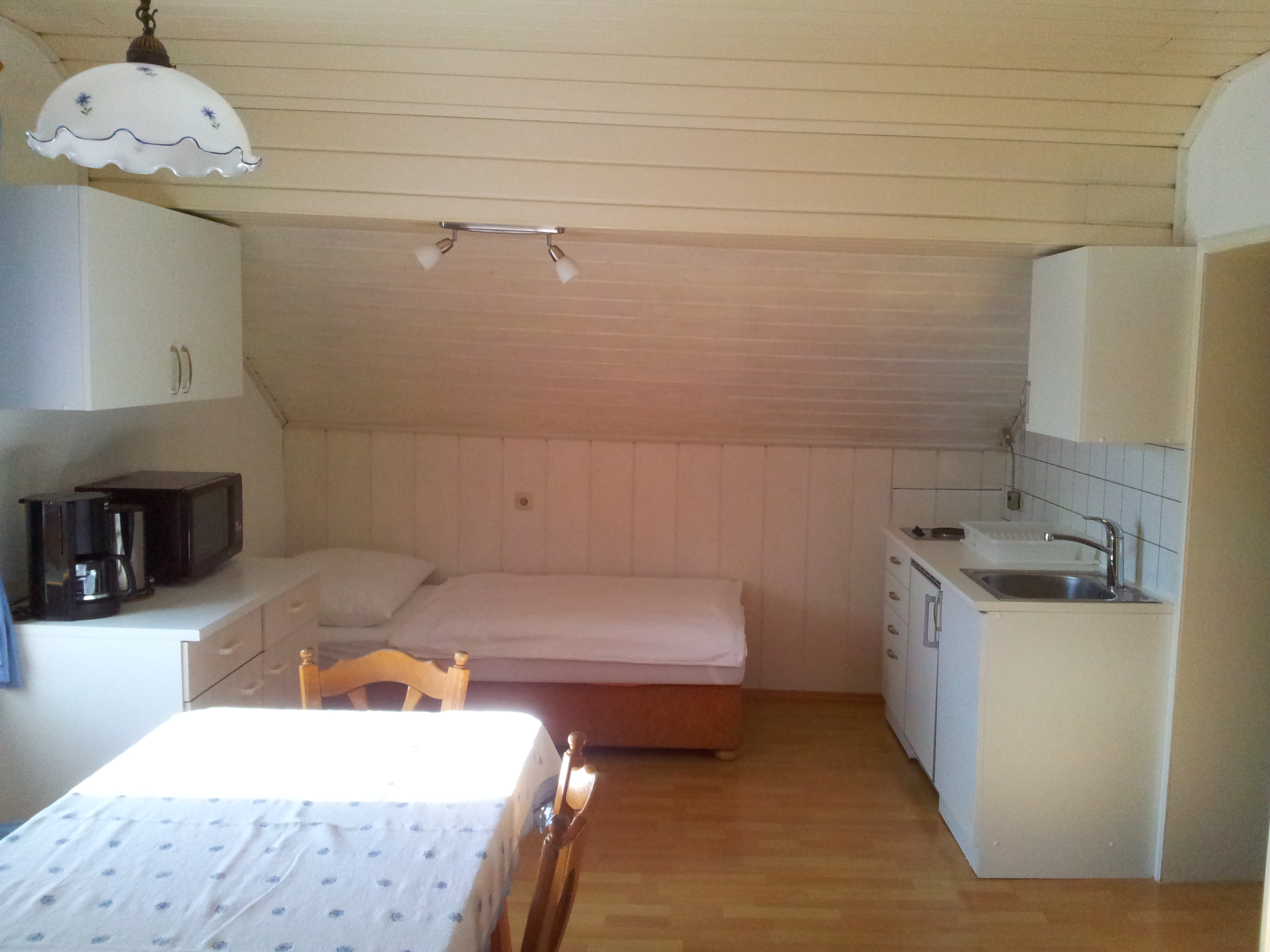 MonteurZimmer: Wohnschlafraum mit kleiner Küche  - Haus Neumayer Ferienwohnungen