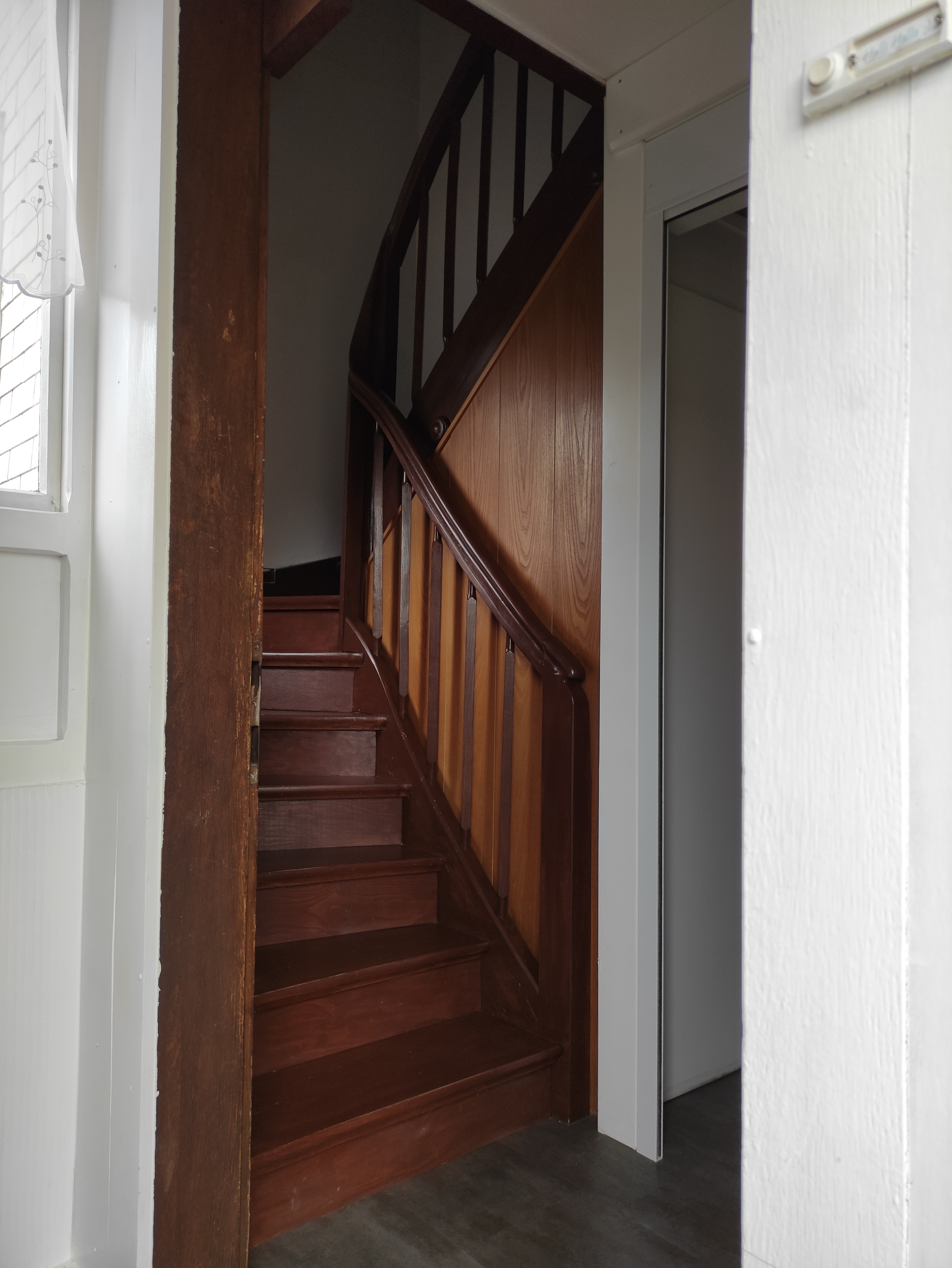 Monteur-Zimmer - Zimmerarten: Einzelzimmer - Österreich - Aufgang zu Unterkunft - Apartment ANNA mit Ladestation für E-Autos