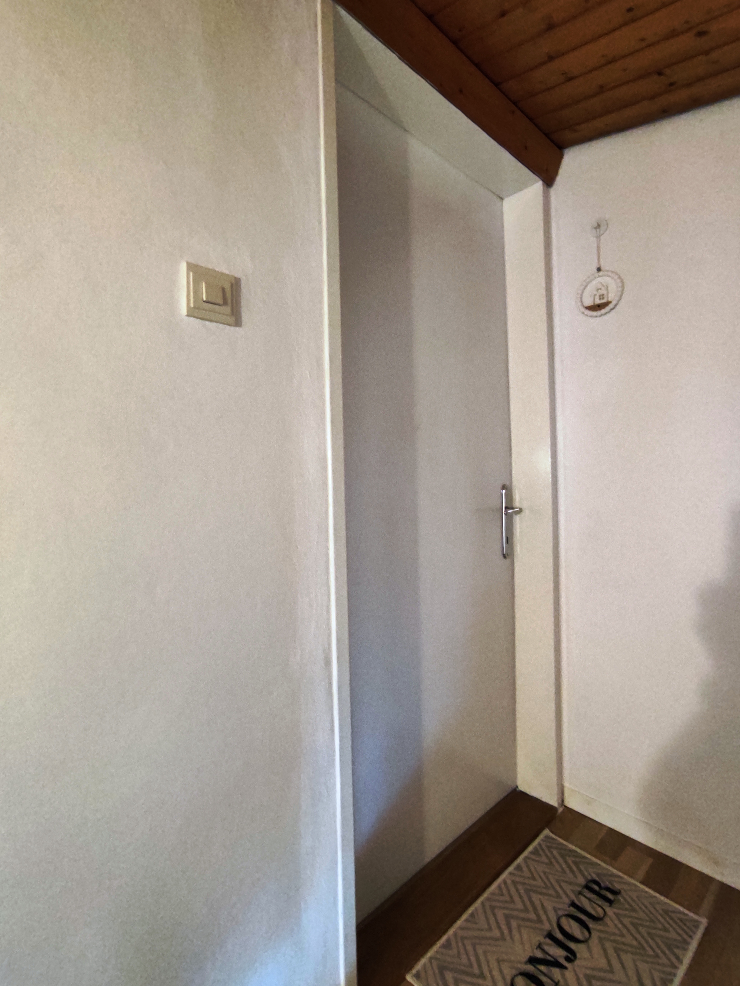 Monteur-Zimmer - Zimmerarten: Einzelzimmer - Österreich - Eingang zur Ferienwohnung - Apartment ANNA mit Ladestation für E-Autos