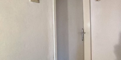 Monteur-Zimmer - Österreich - Eingang zur Ferienwohnung - Apartment ANNA mit Ladestation für E-Autos