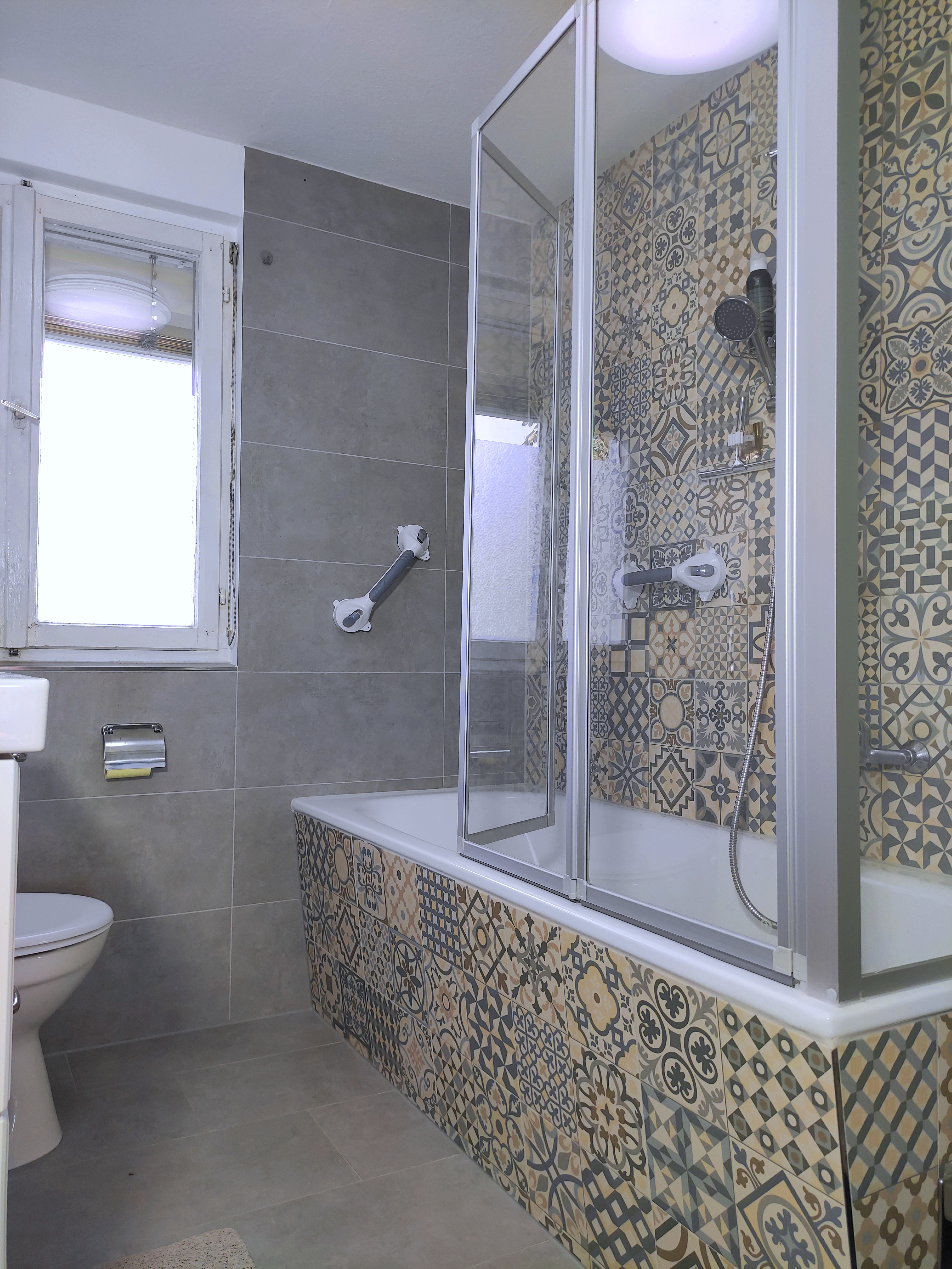 MonteurZimmer: Badezimmer  - Apartment ANNA mit Ladestation für E-Autos