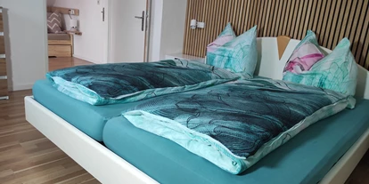 Monteur-Zimmer - Österreich - Schlafzimmer mit Doppelbett - Apartment ANNA mit Ladestation für E-Autos