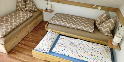 Monteur-Zimmer - Österreich - Schlafzimmer 2 mit 3 Einzelbetten - Apartment ANNA mit Ladestation für E-Autos