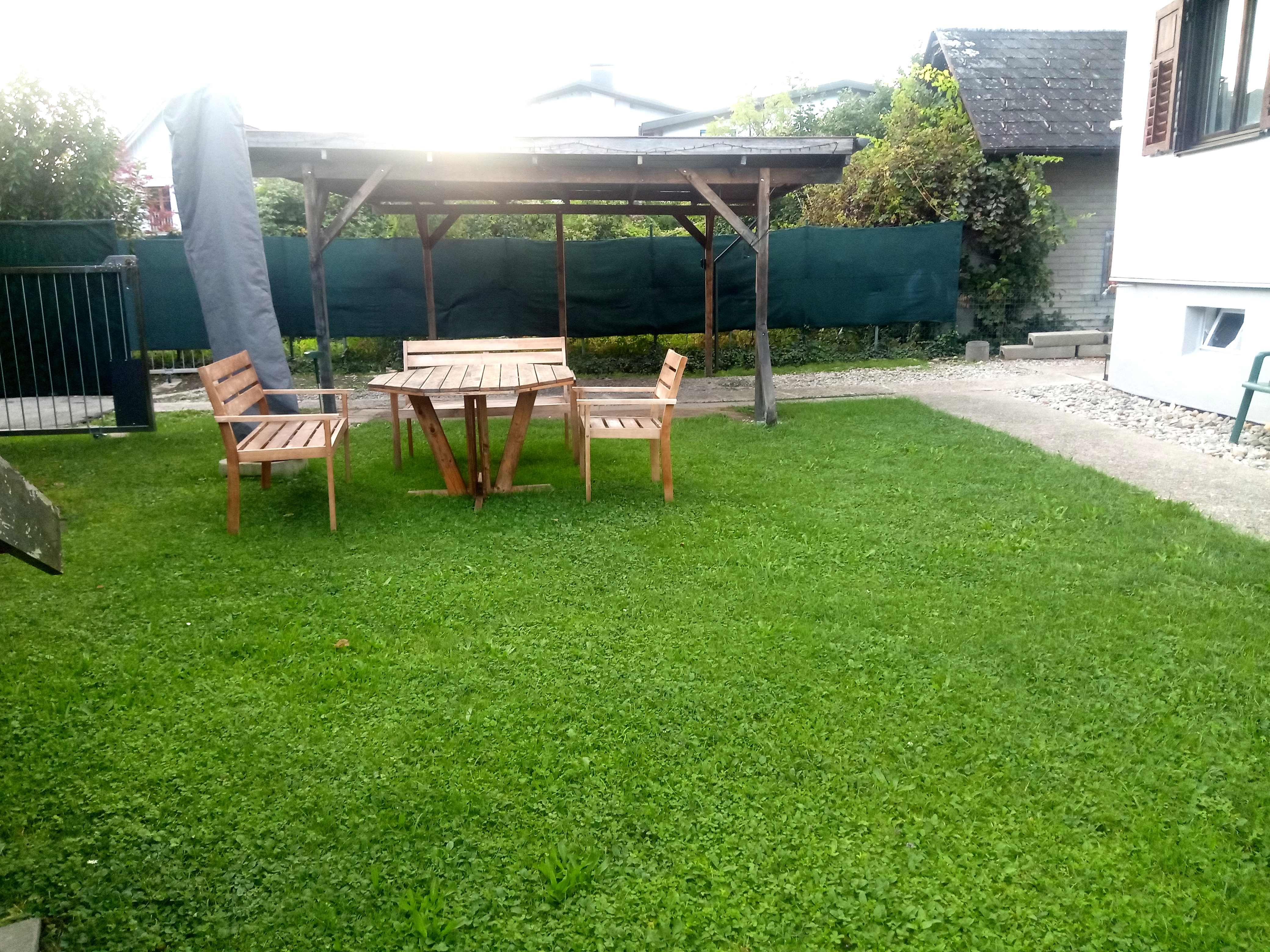 MonteurZimmer: Garten mit Rauchmöglichkeit - Apartment ANNA mit Ladestation für E-Autos