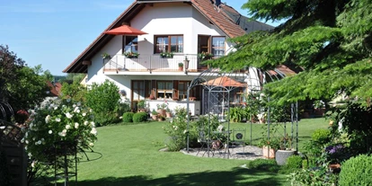 Monteur-Zimmer - Region Schwaben - Der Rosengarten mit über 300 Rosen - Monteurzimmer im Rosengarten
