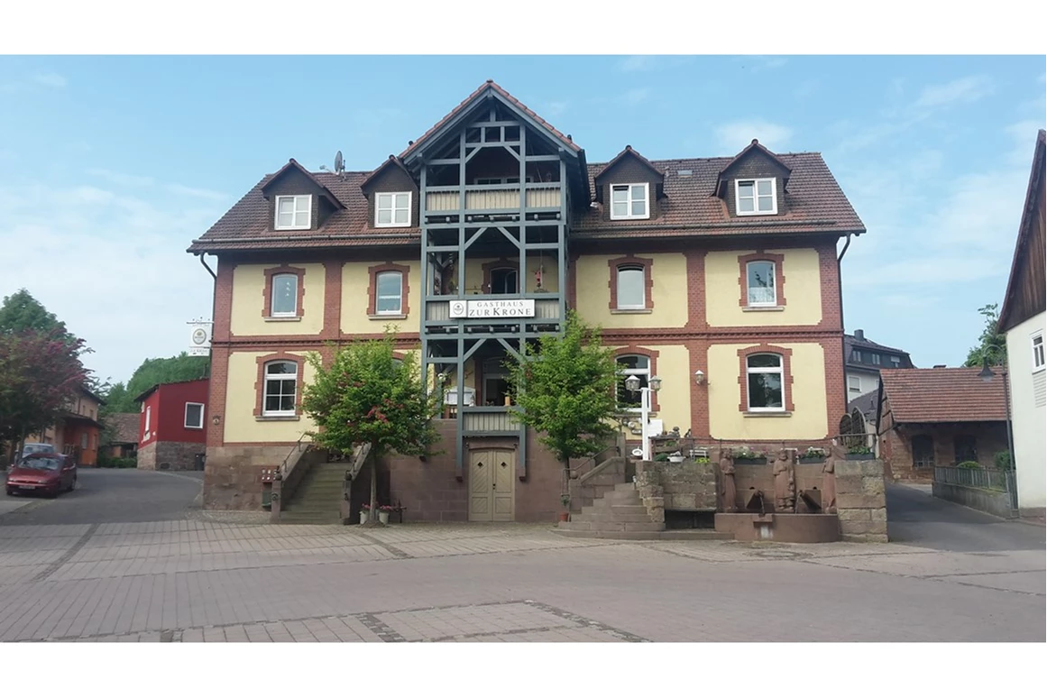 MonteurZimmer: https://monteur-zimmer.info/img/53386/monteurzimmer-ferienwohnung-wohnglück-im-gasthaus-zur-krone-53411.jpg?h=773&w=1160 - Ferienwohnung "Wohnglück" im Gasthaus "Zur Krone"