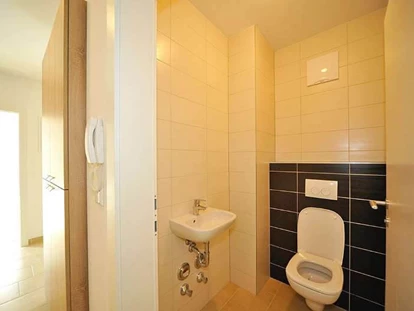 Monteur-Zimmer - Österreich - 90+ Monteurzimmer in Klagenfurt, Einzelbetten, Parkplätze, WIFI, Küchen