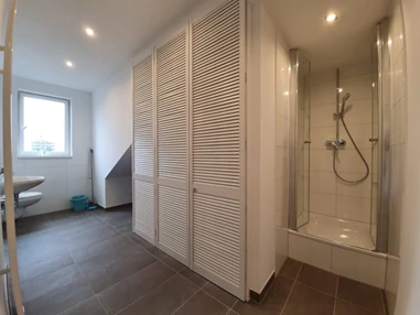MonteurZimmer: https://www.deutschland-monteurzimmer.de/uploads/310/monteurwohnung-frankfurter-bett-gmbh-tunay-roldan-63450-hanau-foto-5.jpg - Frankfurter Bett GmbH - Top ausgestattete Unterkünfte inkl. WLAN in 63450 Hanau