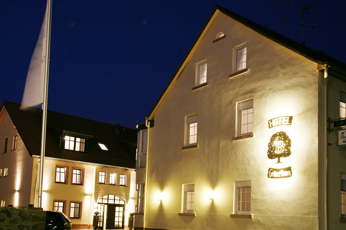 MonteurZimmer: https://www.gruenerbaumka.de/wp-content/themes/yootheme/cache/22/DSC_0018-e1528446331945-22996fd5.webp - Hotel Grüner Baum