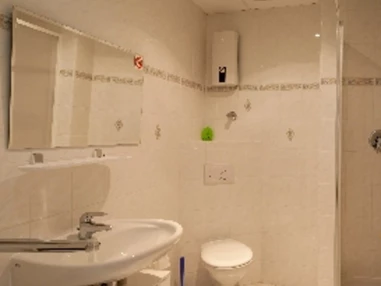 MonteurZimmer: https://images.monteurzimmer.de/5ab61cb32f/xl/0gfpkvwo2xks.jpg - Schröder