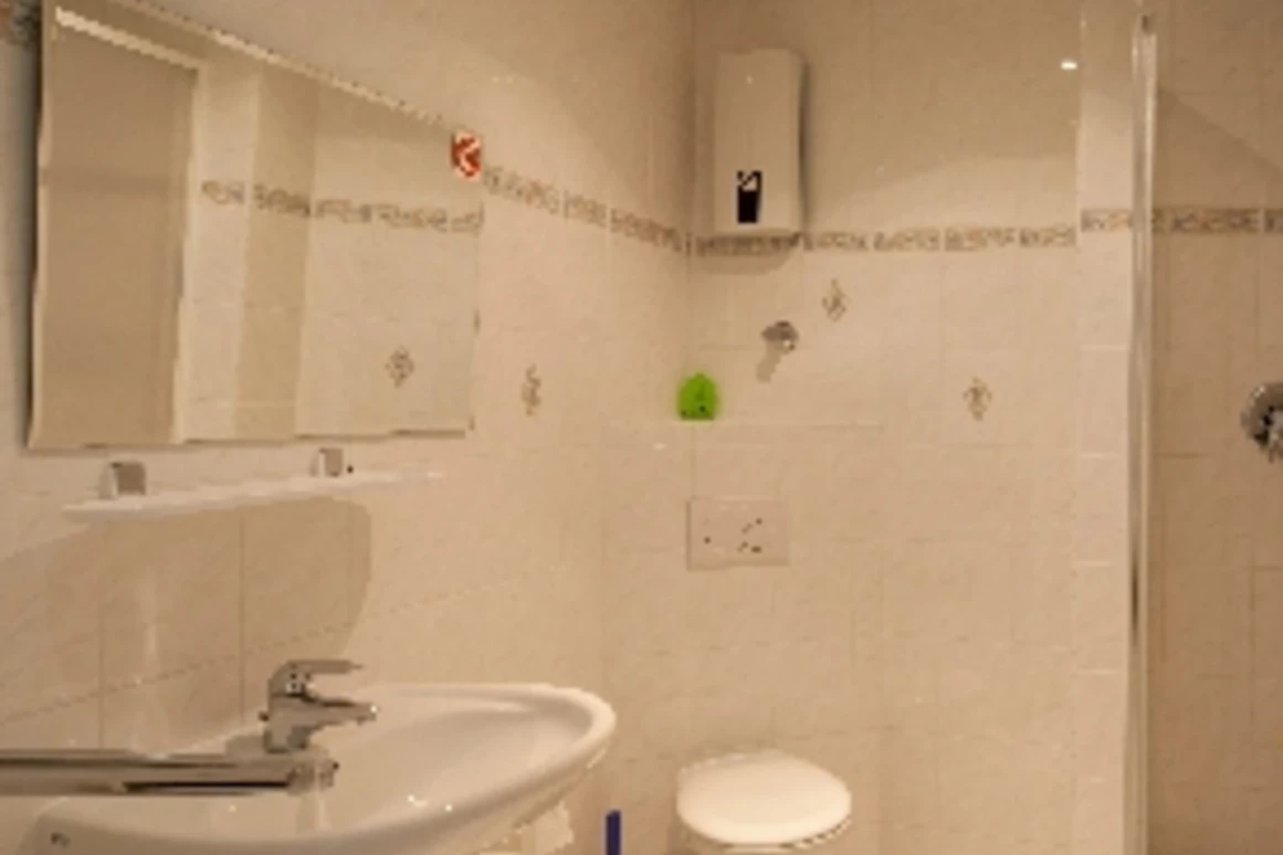 MonteurZimmer: https://images.monteurzimmer.de/5ab61cb32f/xl/0gfpkvwo2xks.jpg - Schröder