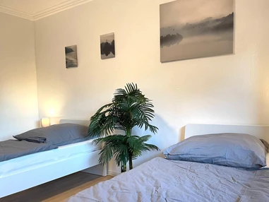 MonteurZimmer: https://www.deutschland-monteurzimmer.de/uploads/16782/17376379196792401f3db3d.jpg - Ferien- und Monteurwohnung Hanau - Parkplatz, Küche, 3 Schlafzimmer in 63457 Hanau