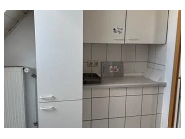 MonteurZimmer: https://mein-monteurzimmer.de/website/var/tmp/image-thumbnails/370000/370284/thumb__housing_item_preview/131975ed5e223c3a8e3bba71e9b95fb8.jpeg - Helle 3 Zimmer DG Appartment