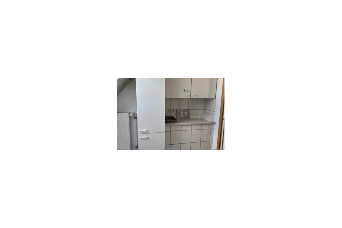 MonteurZimmer: https://mein-monteurzimmer.de/website/var/tmp/image-thumbnails/370000/370284/thumb__housing_item_preview/131975ed5e223c3a8e3bba71e9b95fb8.jpeg - Helle 3 Zimmer DG Appartment