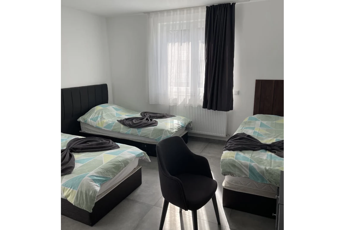 MonteurZimmer: https://www.deutschland-monteurzimmer.de/uploads/7718/monteurzimmer-monteurunterkunft-villa-romana-hamit-aslan-63512-hainburg-16509685896267c80d1c0d0.jpeg - Monteurzimmer Villa Romana  in 63512 Hainburg