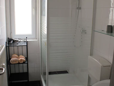 MonteurZimmer: https://www.deutschland-monteurzimmer.de/uploads/3243/monteurzimmer-monteurunterkunft-mczimmer-karin-freund-63741-aschaffenburg-15897085395ec106fb128de.JPG - Monteurunterkunft AZ-Apartments in 63741 Aschaffenburg