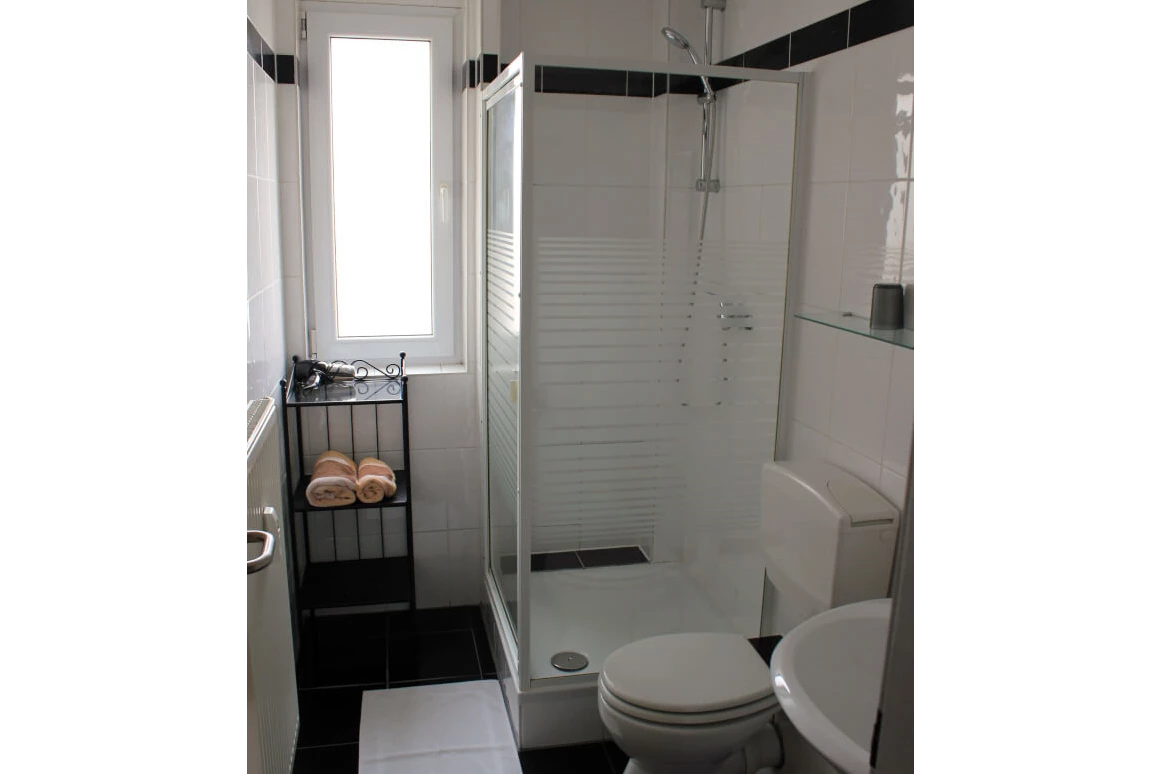 MonteurZimmer: https://www.deutschland-monteurzimmer.de/uploads/3243/monteurzimmer-monteurunterkunft-mczimmer-karin-freund-63741-aschaffenburg-15897085395ec106fb128de.JPG - Monteurunterkunft AZ-Apartments in 63741 Aschaffenburg