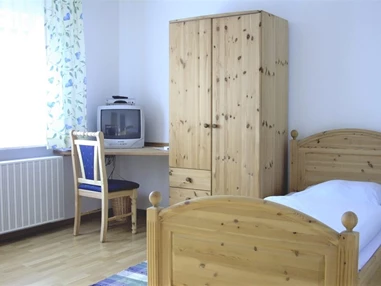 MonteurZimmer: https://www.deutschland-monteurzimmer.de/uploads/3682/zimmervermietung-hlava-melanie-hlava-63791-karlstein-main-1617694599606c0f87ac8f9.jpg - Kleines Landhaus Zimmervermietung in 63791 Karlstein (Main)