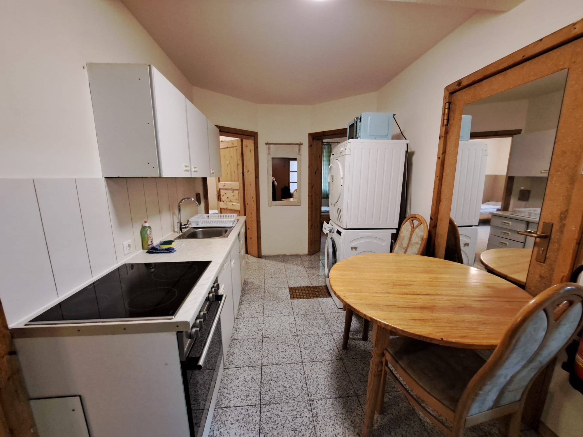 MonteurZimmer: Beispielküche Pension Bella -  Pension Bella