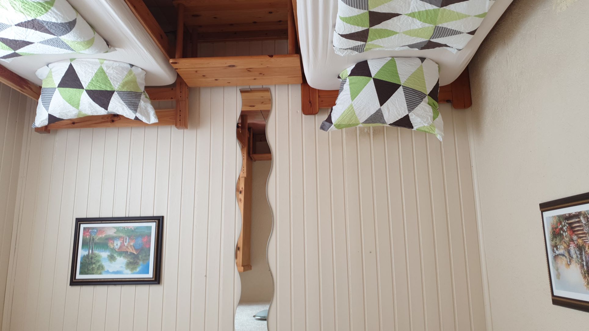 MonteurZimmer: Zimmer im Mittelhaus -  Pension Bella